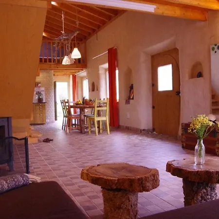 Дом отдыха Beautiful Self-built Ecological House By The River Одесейше