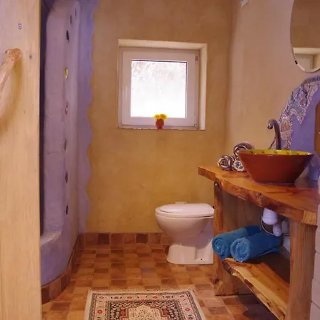 Beautiful Self-built Ecological House By The River Сasa de vacaciones Odeceixe