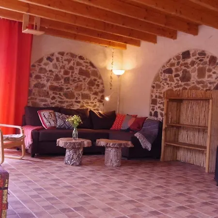 Beautiful Self-built Ecological House By The River Сasa de vacaciones