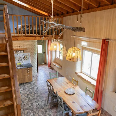 Beautiful Self-built Ecological House By The River Сasa de vacaciones