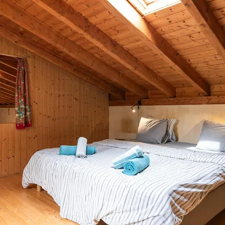 Сasa de vacaciones Beautiful Self-built Ecological House By The River
