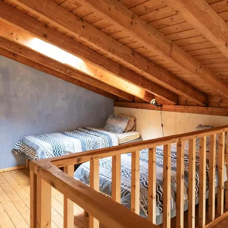 Beautiful Self-built Ecological House By The River Сasa de vacaciones