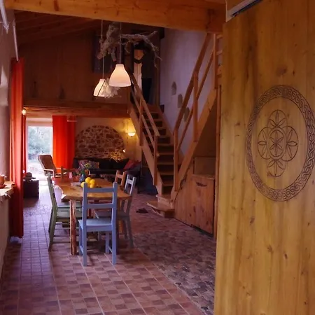 Beautiful Self-built Ecological House By The River オデセイシェ